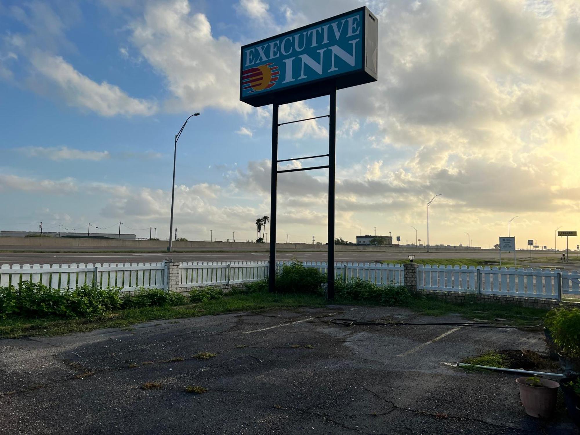 Executive Inn Robstown Extérieur photo